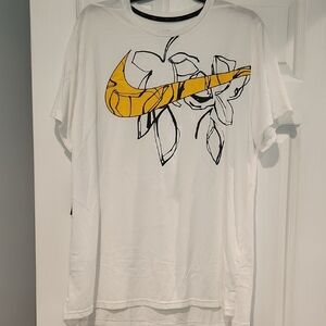 Nike White and Yellow Short Sleeve Tees